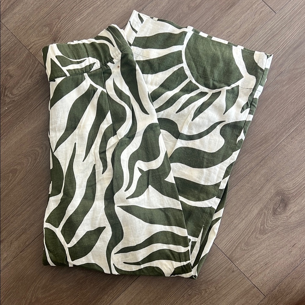 LOFT Size S - Green and White Tropical Print Linen Pants